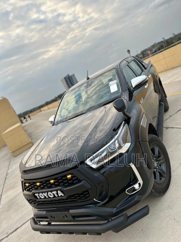 Toyota Hilux 2021 Black