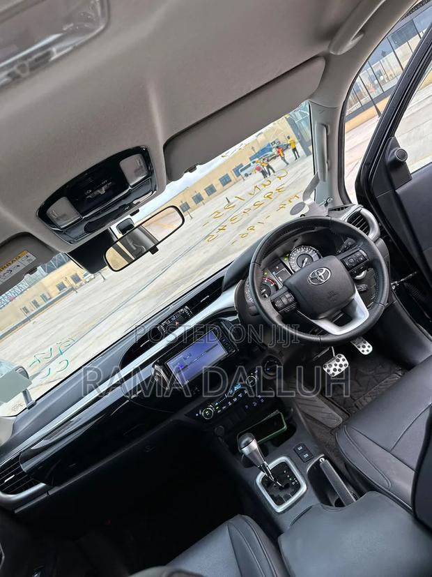 Toyota Hilux 2021 Black