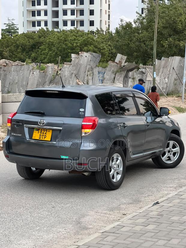 Toyota Vanguard 2010 Gray