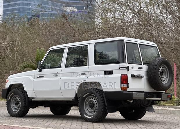 Toyota Land Cruiser 2016 White