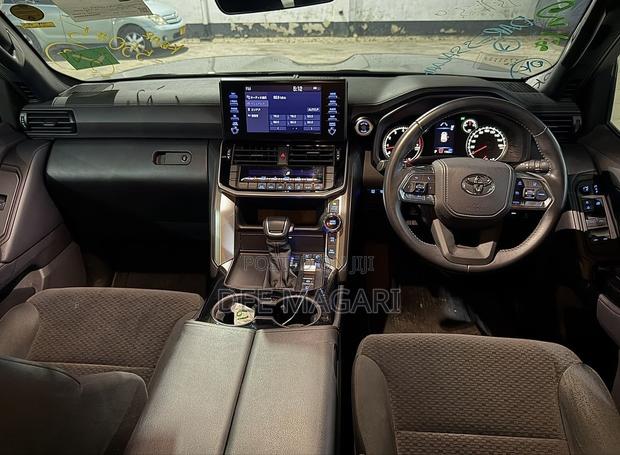 Toyota Land Cruiser LC300 2024 Black