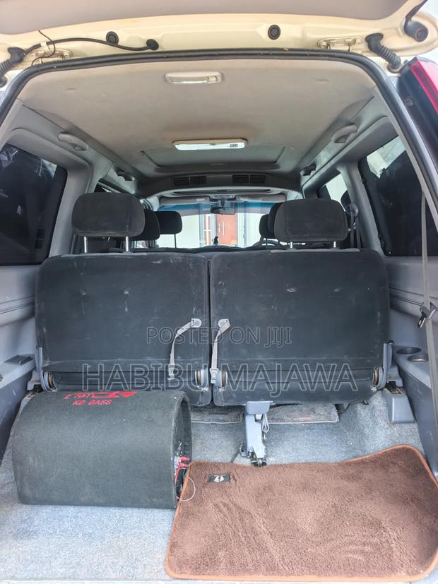 Toyota Noah 2001 White