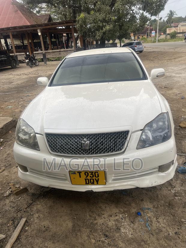 Toyota Crown Royale 2005 Pearl