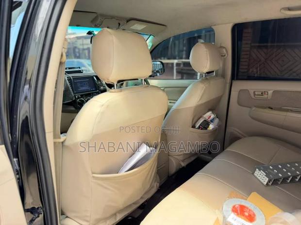 Toyota Hilux 2006 Black