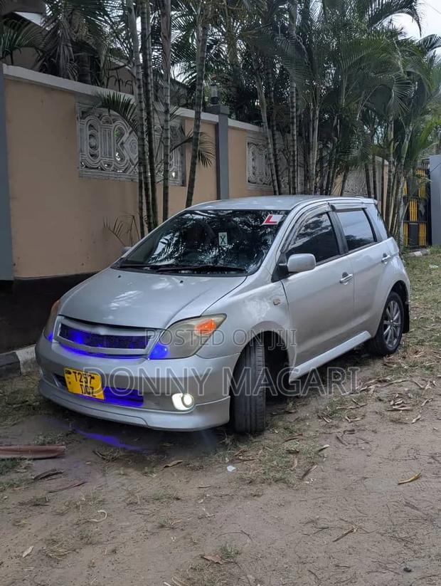 Toyota IST 2005 Silver