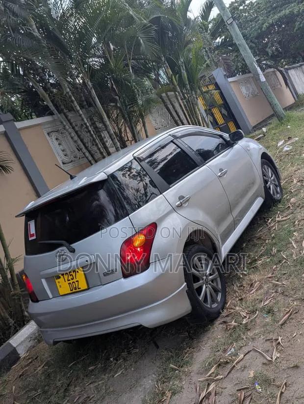 Toyota IST 2005 Silver