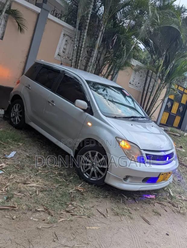 Toyota IST 2005 Silver