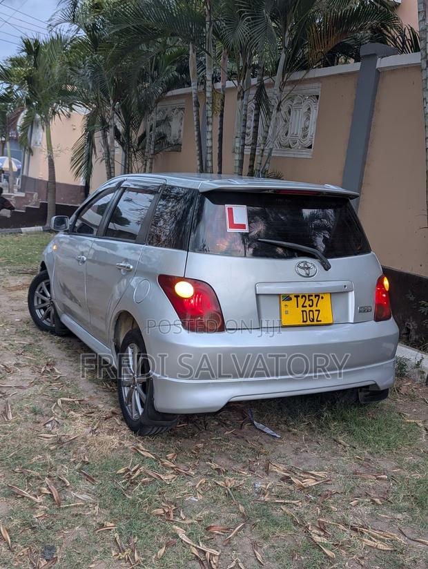 Toyota IST 2005 Silver