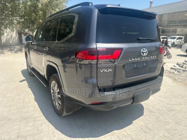New Toyota Land Cruiser LC300 2024 Gray