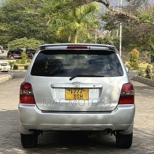 Toyota Kluger 2004 Silver