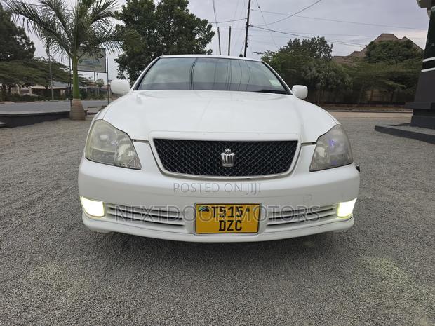 Toyota Crown 2004 White