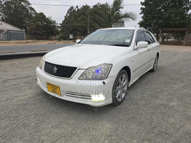 Toyota Crown 2004 White