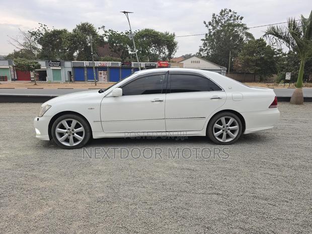 Toyota Crown 2004 White