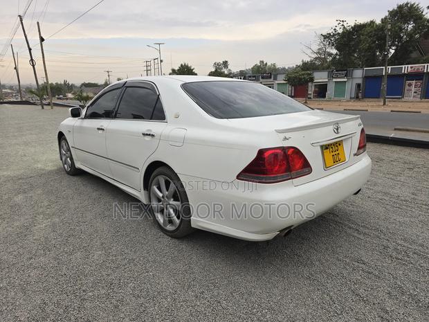 Toyota Crown 2004 White