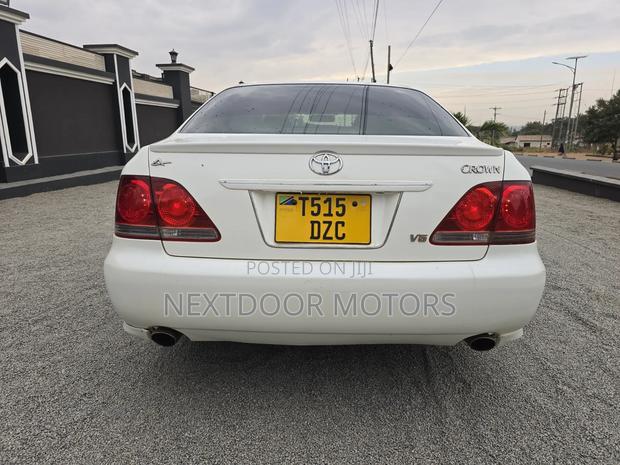 Toyota Crown 2004 White