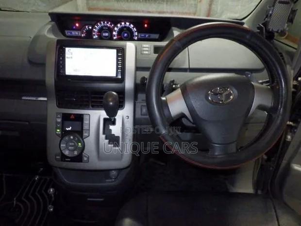 Toyota Noah 2009 Silver