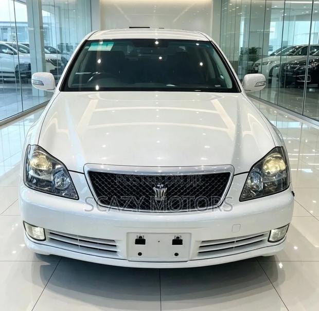 Toyota Crown 2006 White