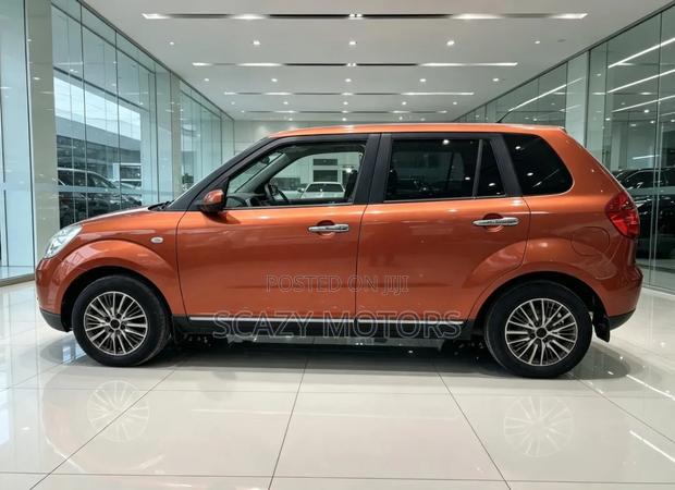 Mazda Verisa 2008 Orange