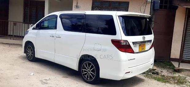 Toyota Vellfire 2009 Gold