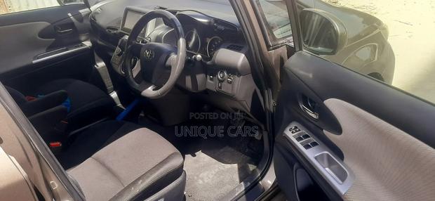 Toyota Wish 2009 Brown
