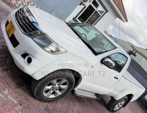 Toyota Hilux 2012 White