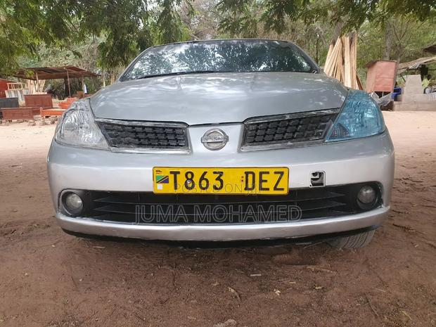 Nissan Tiida 2003 Silver