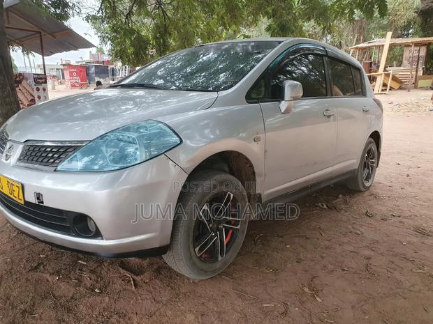 Nissan Tiida 2003 Silver
