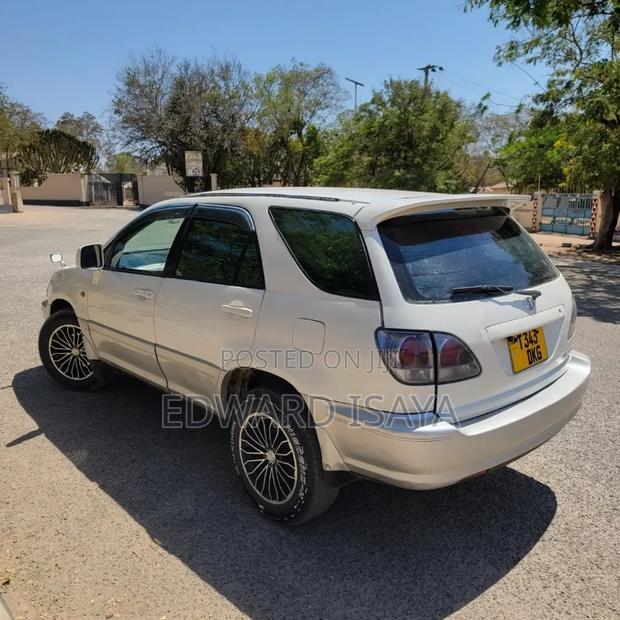Toyota Harrier 2005 White