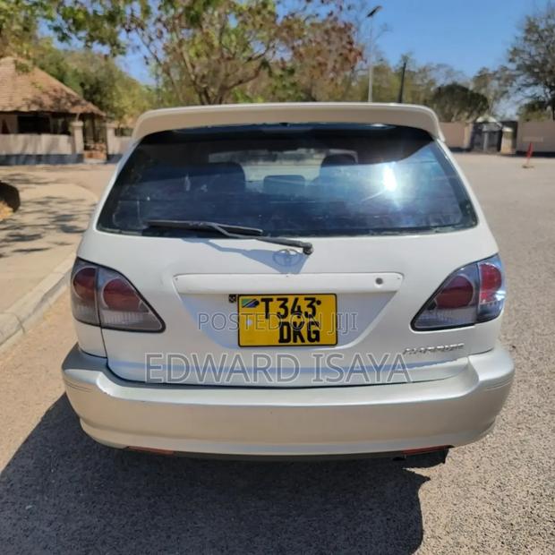Toyota Harrier 2005 White