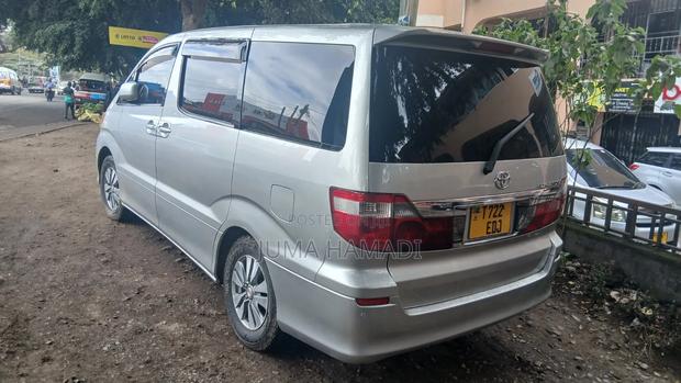 Toyota Alphard 2005 Silver