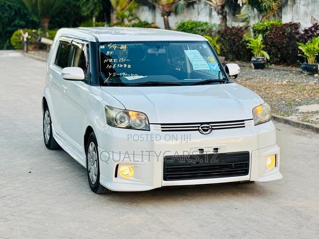 Toyota Corolla Rumion 2009 White
