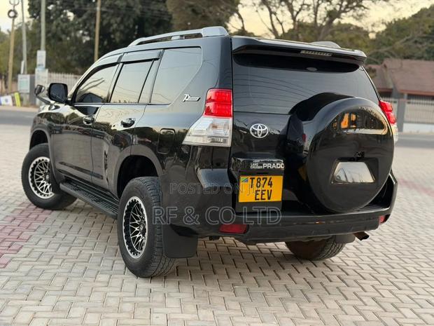 Toyota Land Cruiser Prado 2010 Black