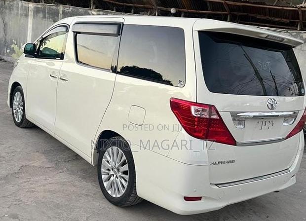 Toyota Alphard 2010 White