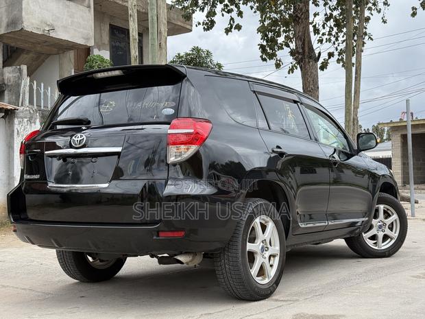 Toyota Vanguard 2010 Black