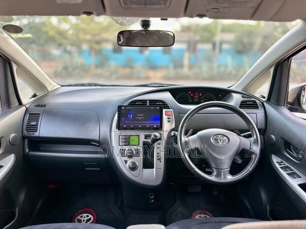 Toyota Ractis 2007 Gray