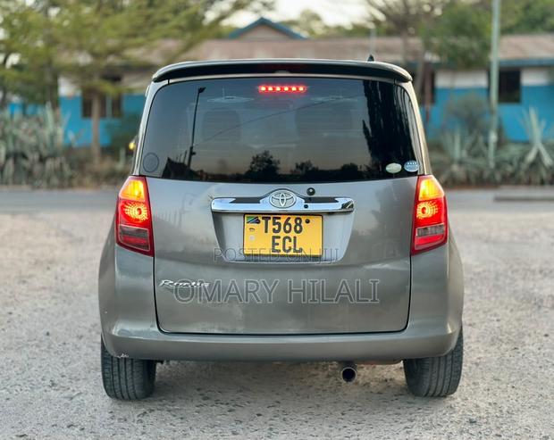 Toyota Ractis 2007 Gray