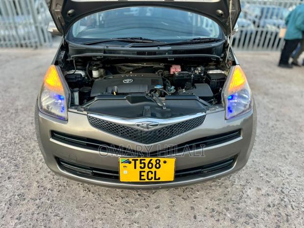 Toyota Ractis 2007 Gray