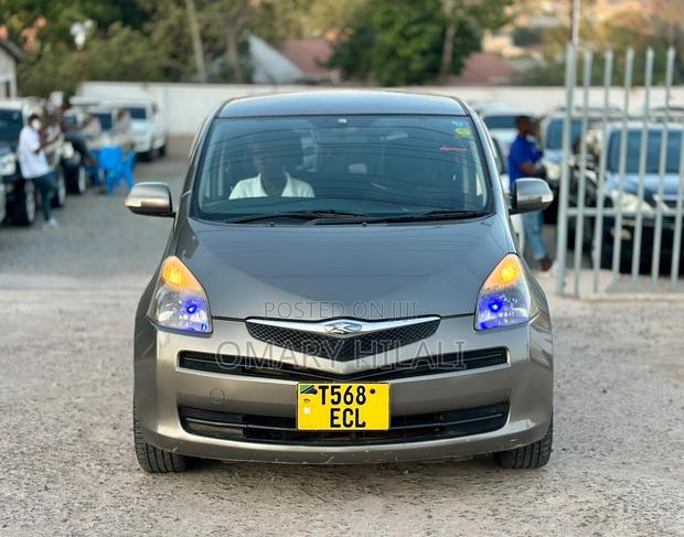 Toyota Ractis 2007 Gray