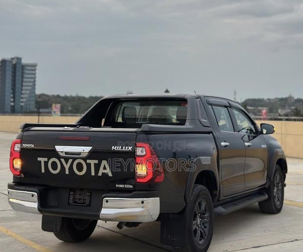 Toyota Hilux 2021 Gray
