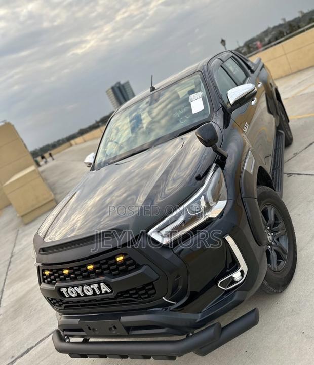 Toyota Hilux 2021 Gray