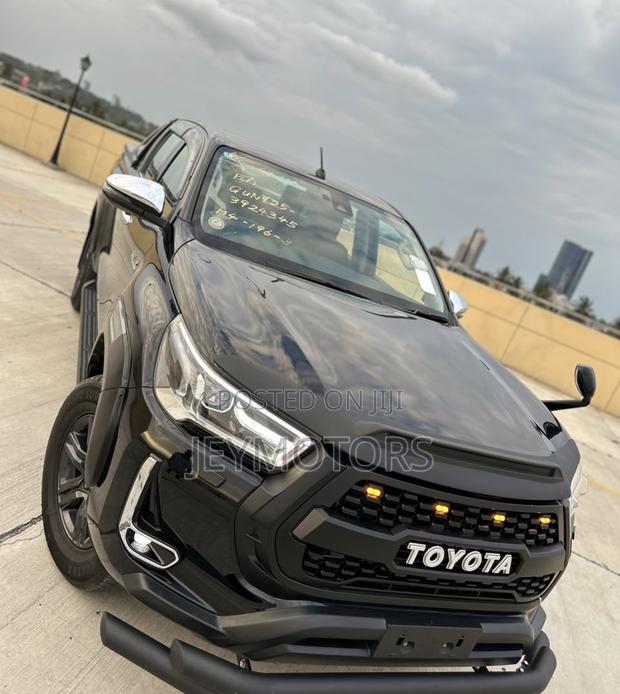 Toyota Hilux 2021 Gray