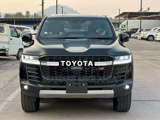 Toyota Land Cruiser 2025 Black