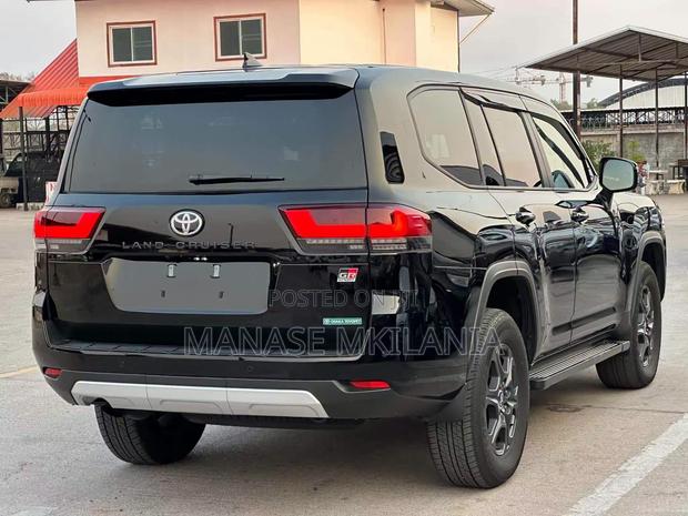 Toyota Land Cruiser 2025 Black