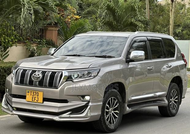 Toyota Land Cruiser Prado 2015 Gray