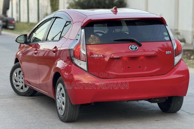 Toyota Aqua 2016 Red